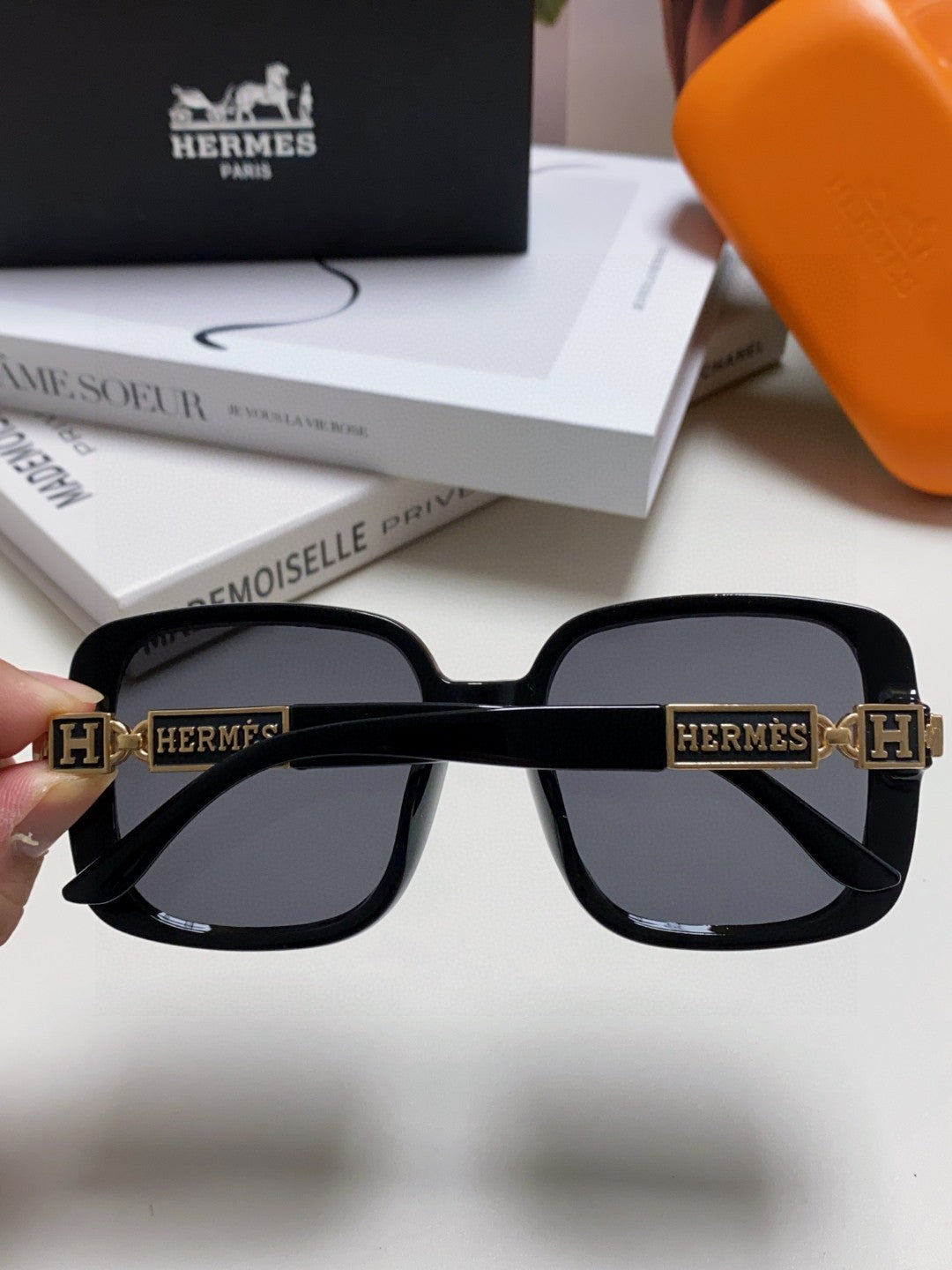 Hermès Polarized Square Black Lens Sunglasses for Women - detail image 3