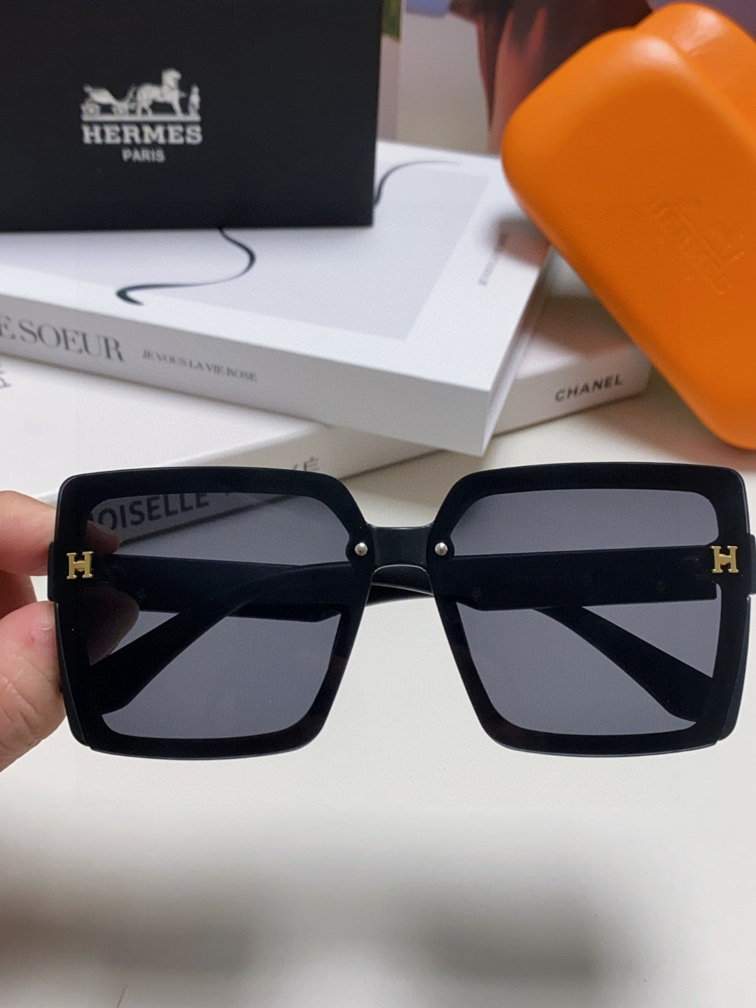 Hermès Polarized Square Gray Lens Sunglasses for Men & Women - detail image 5