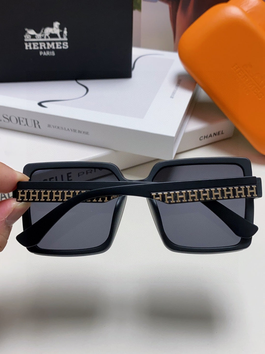 Hermès Polarized Square Gray Lens Sunglasses for Men & Women - detail image 6