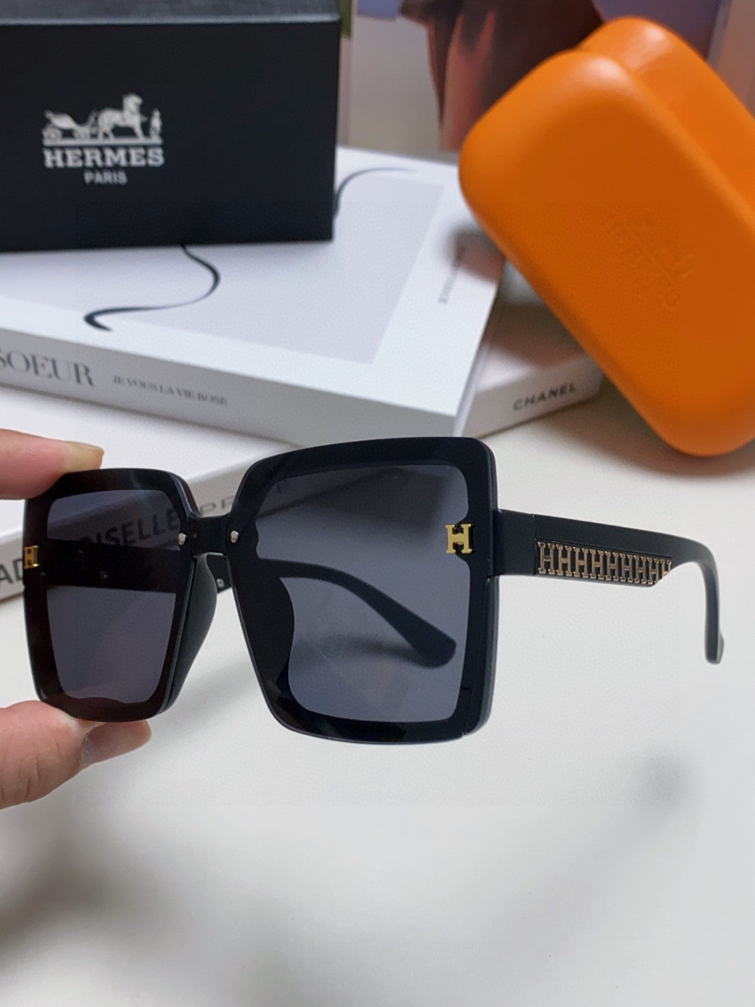 Hermès Polarized Square Gray Lens Sunglasses for Men & Women - 358922 - detail image 7