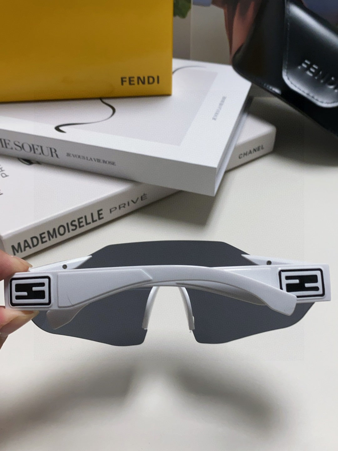 Fendi Oversized Gray Lens Sunglasses for Men & Women - 487770 - detail image 4