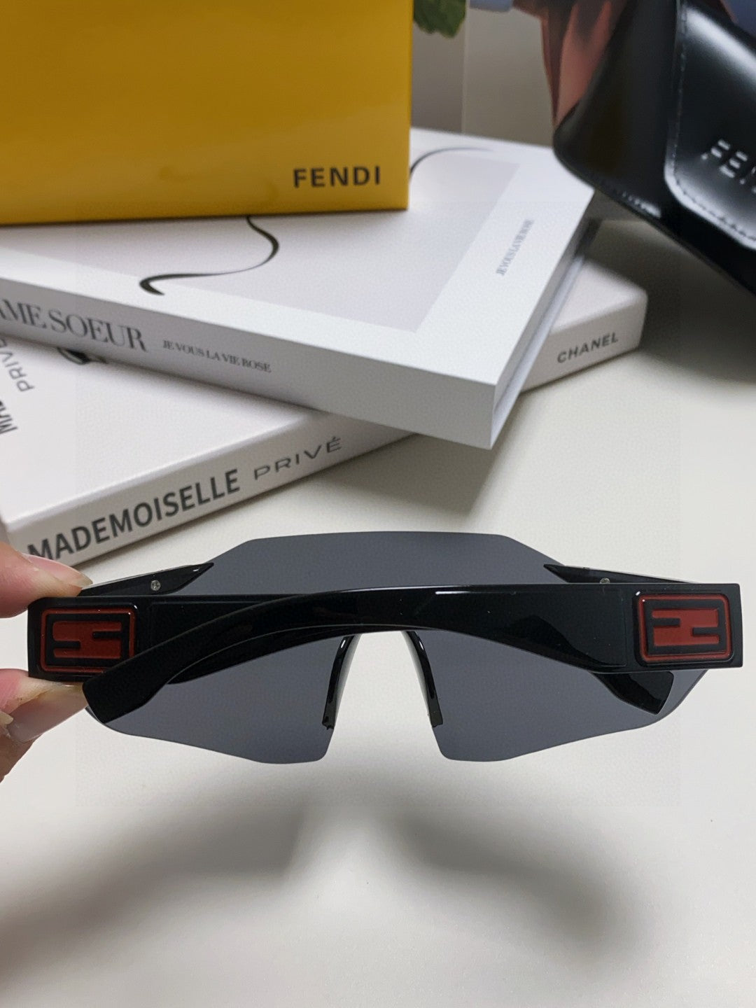 Fendi Oversized Gray Lens Sunglasses for Men & Women - detail image 4