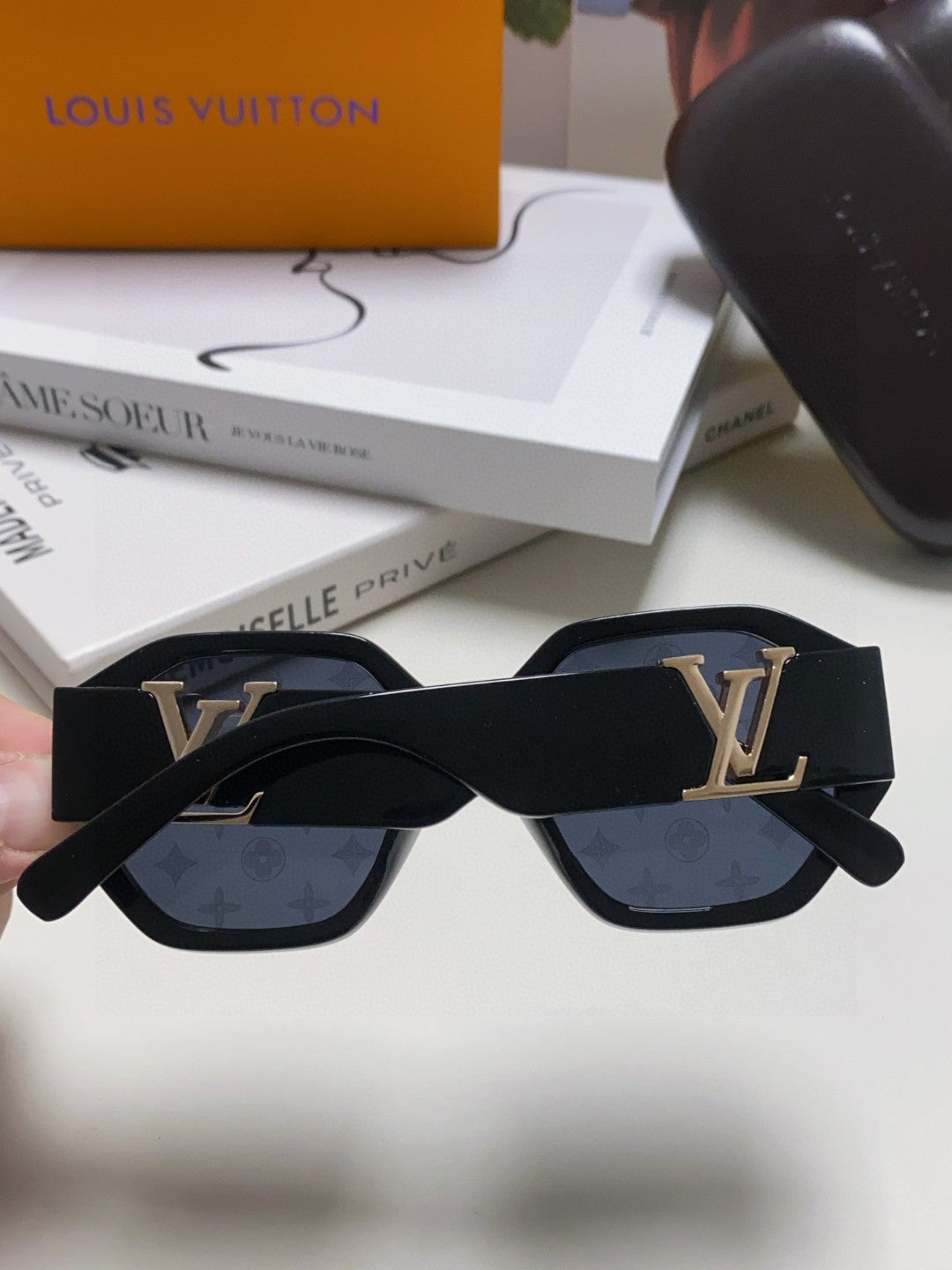 Louis Vuitton Square Blue Lens Sunglasses for Men & Women - 414910 - detail image 4