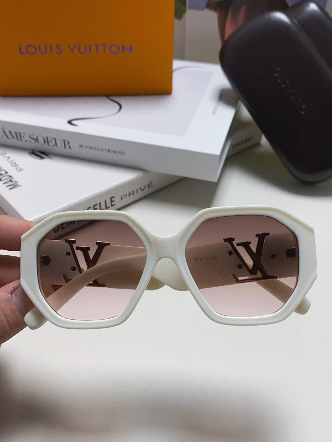 Louis Vuitton Square Gray Lens Sunglasses for Men & Women - 414912 - detail image 3
