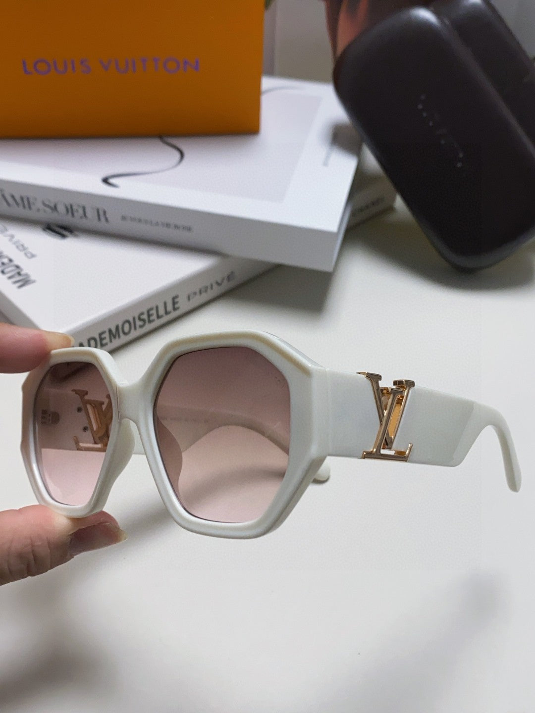 Louis Vuitton Square Gray Lens Sunglasses for Men & Women - 414912 - detail image 5