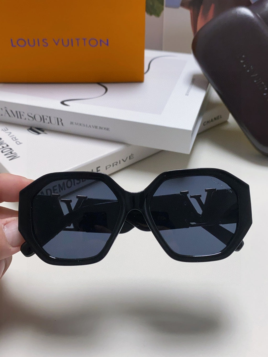 Louis Vuitton Square Black Lens Sunglasses for Men & Women - 414913 - detail image 3