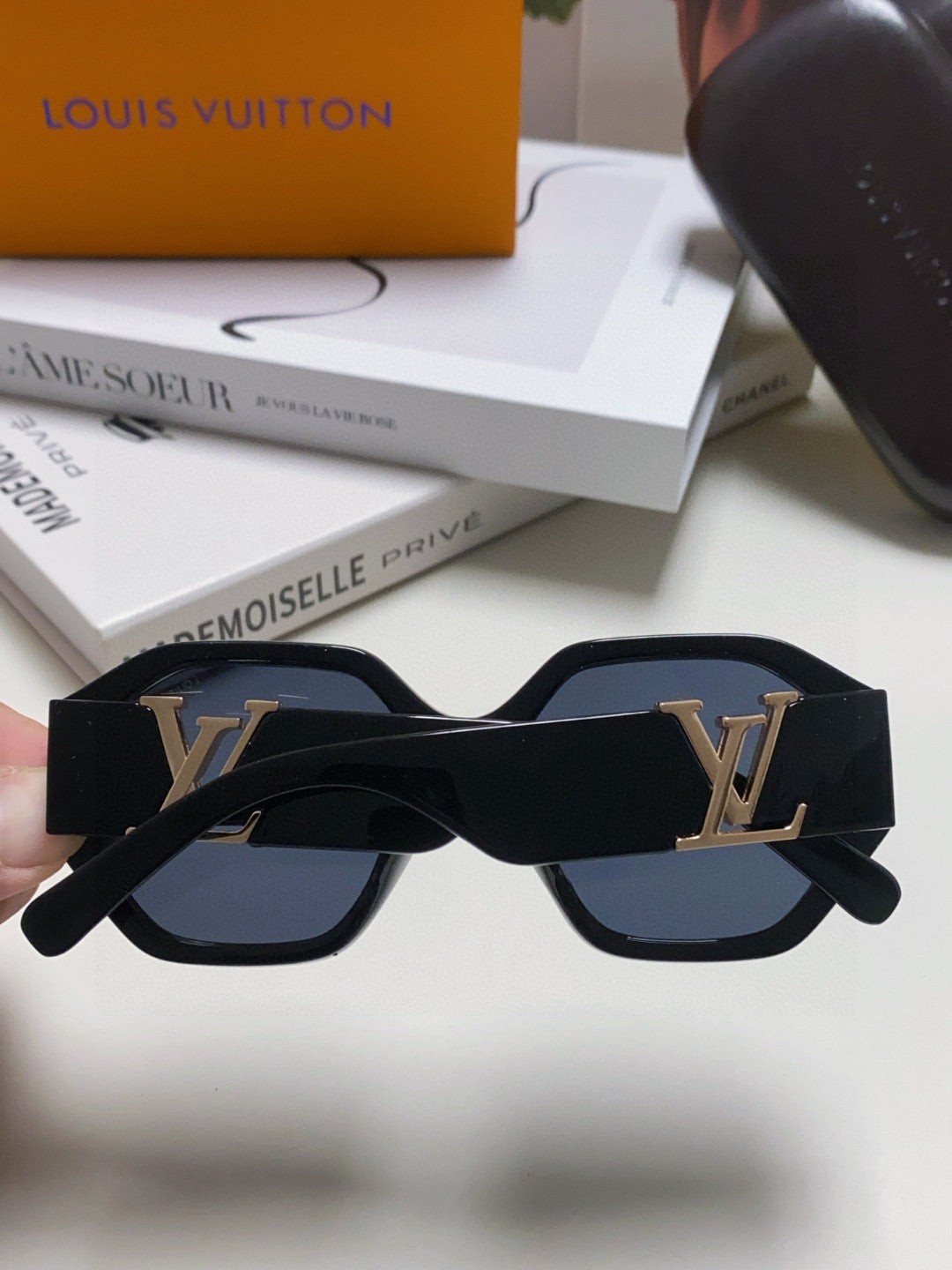 Louis Vuitton Square Black Lens Sunglasses for Men & Women - 414913 - detail image 4
