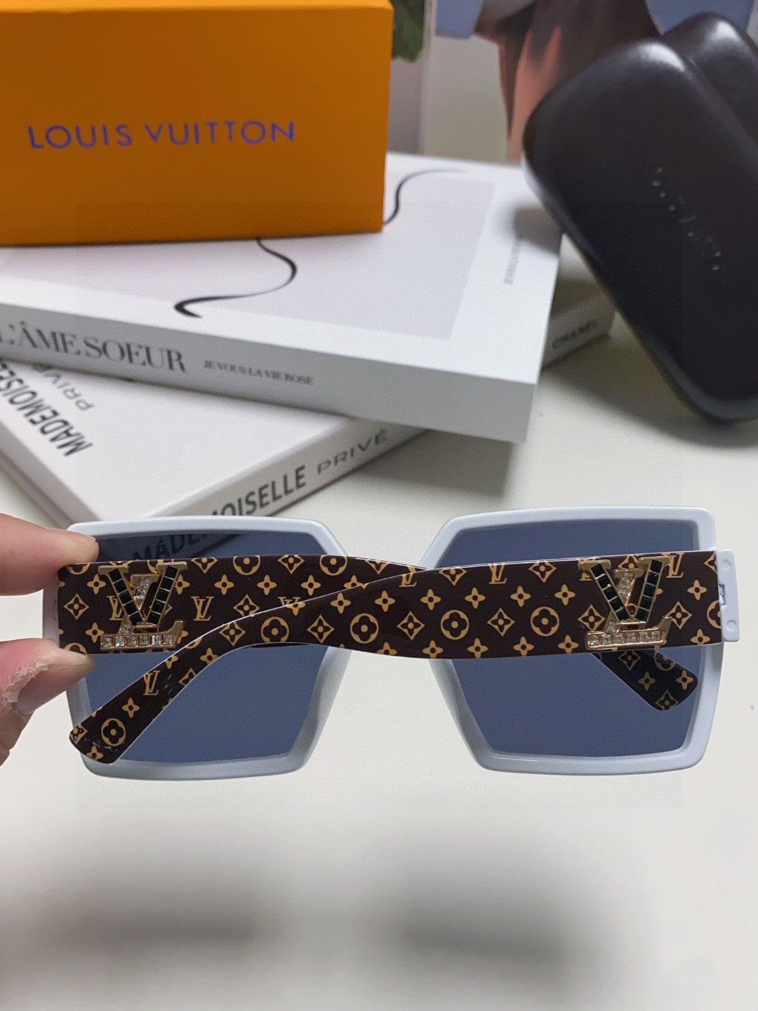 Louis Vuitton Square Black Lens Sunglasses for Women - 414914 - detail image 3