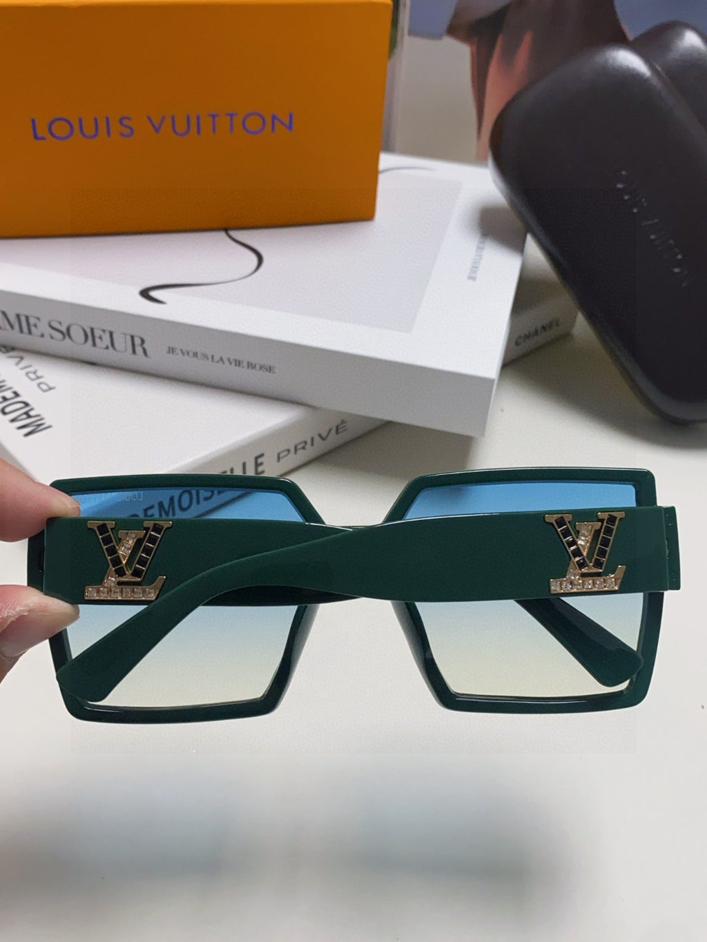 Louis Vuitton Square Black Lens Sunglasses for Women - 414915 - detail image 4