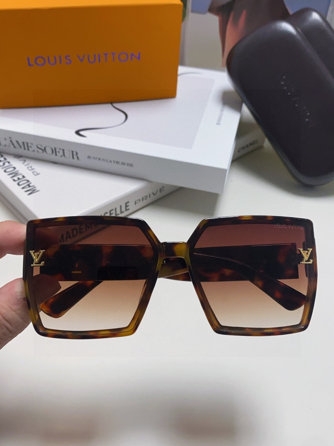 Louis Vuitton Square Red Lens Sunglasses for Women - 414916 - detail image 3