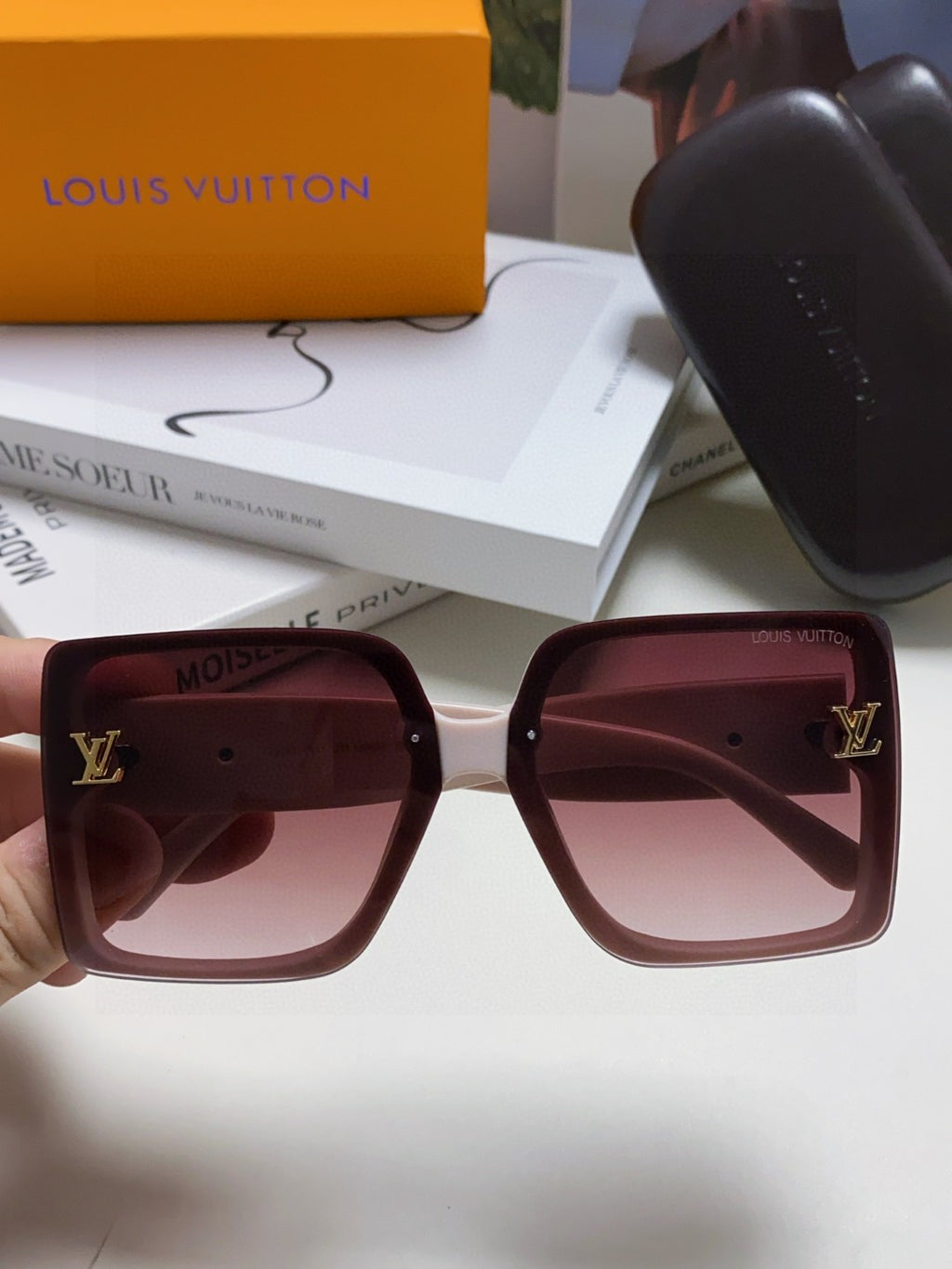 Louis Vuitton Polarized Oversized Red Lens Sunglasses for Women - 414918 - detail image 3