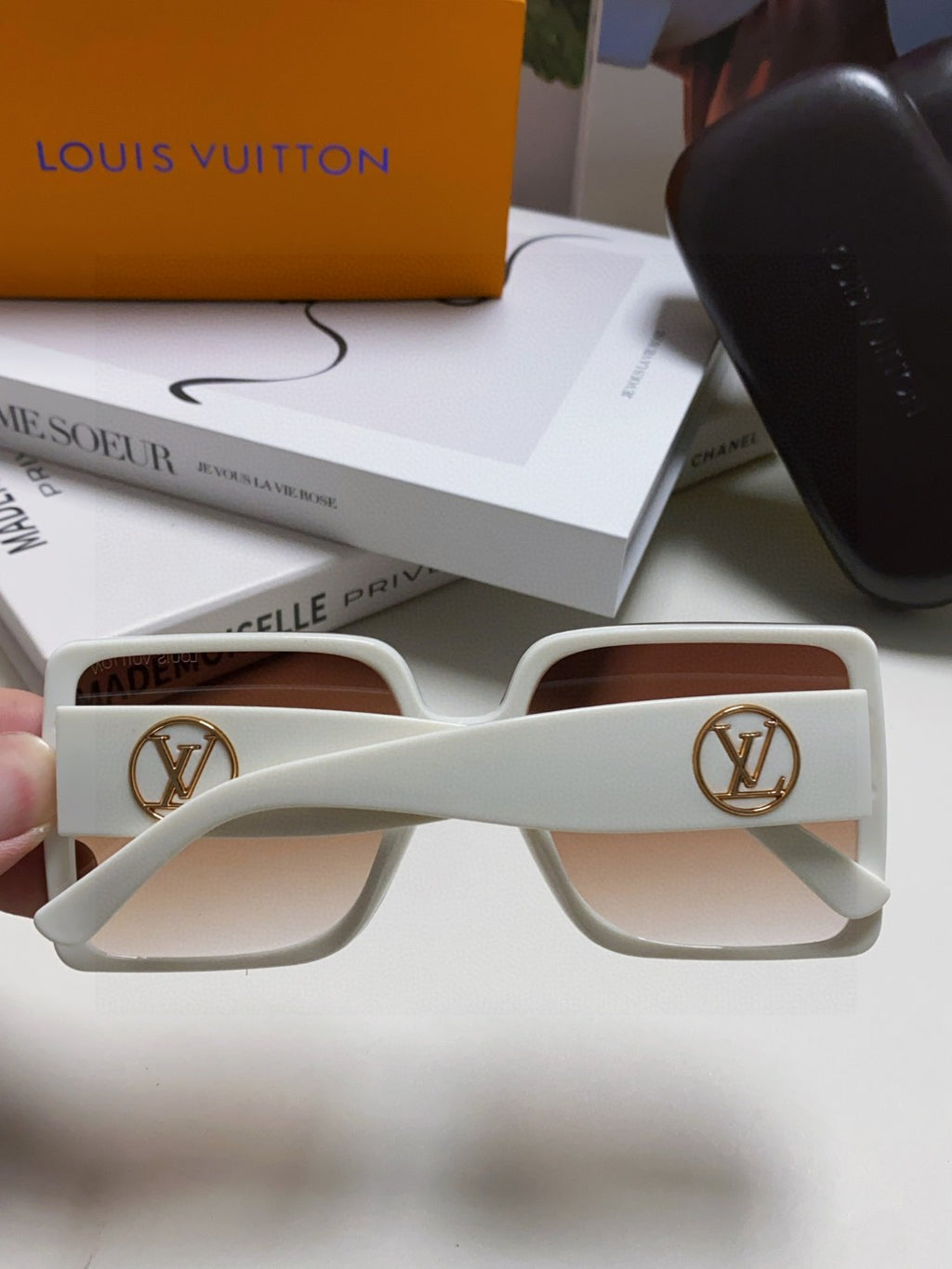 Louis Vuitton Polarized Oversized Red Lens Sunglasses for Women - 414920 - detail image 3