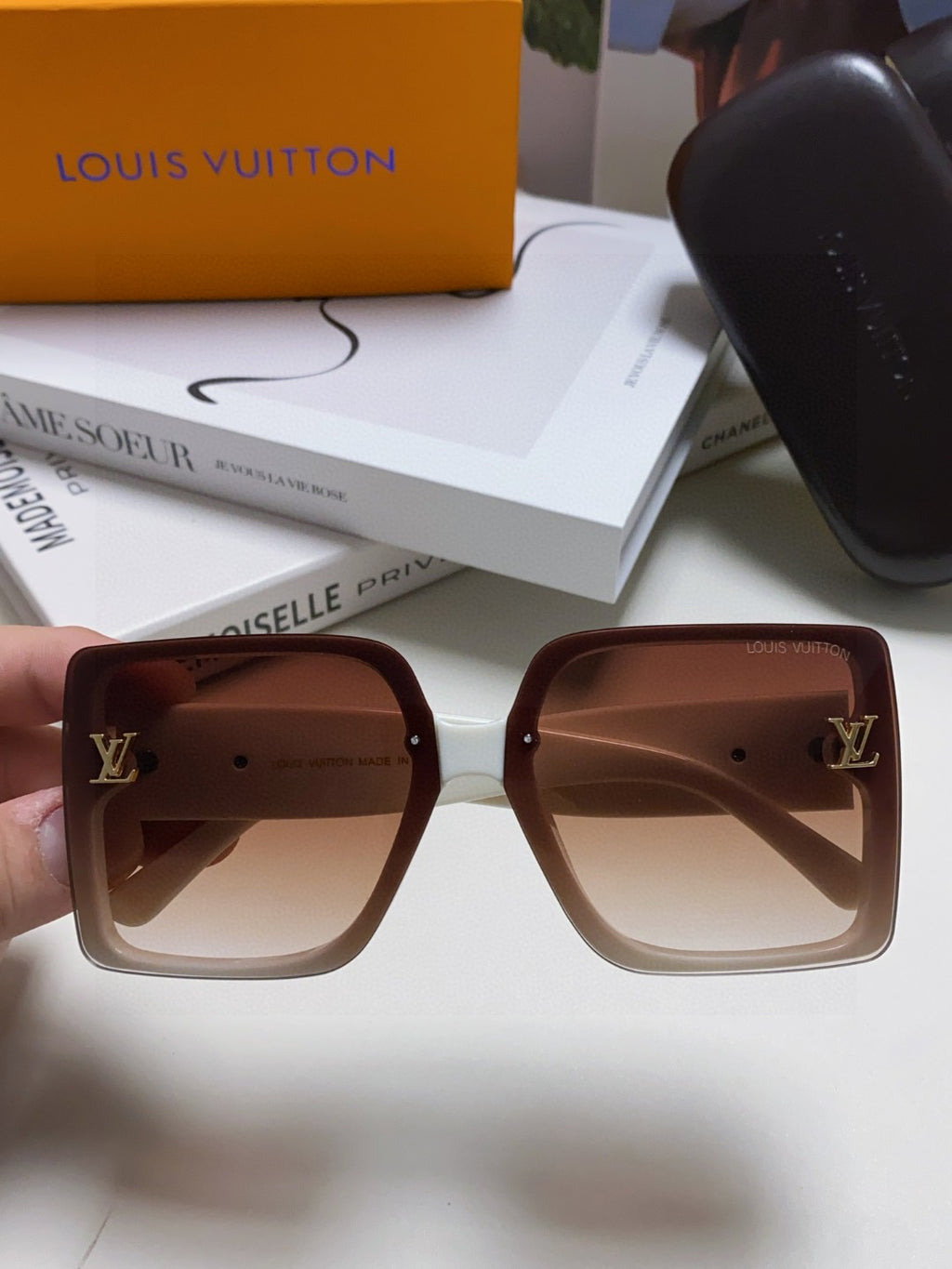 Louis Vuitton Polarized Oversized Red Lens Sunglasses for Women - 414920 - detail image 2