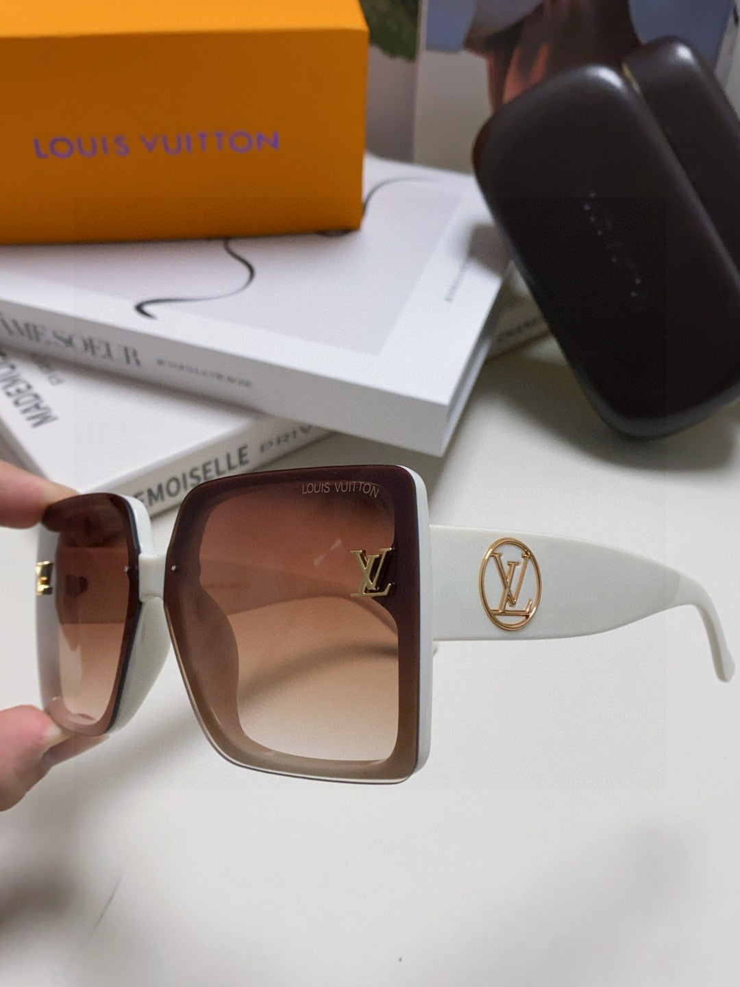Louis Vuitton Polarized Oversized Red Lens Sunglasses for Women - 414920 - detail image 4