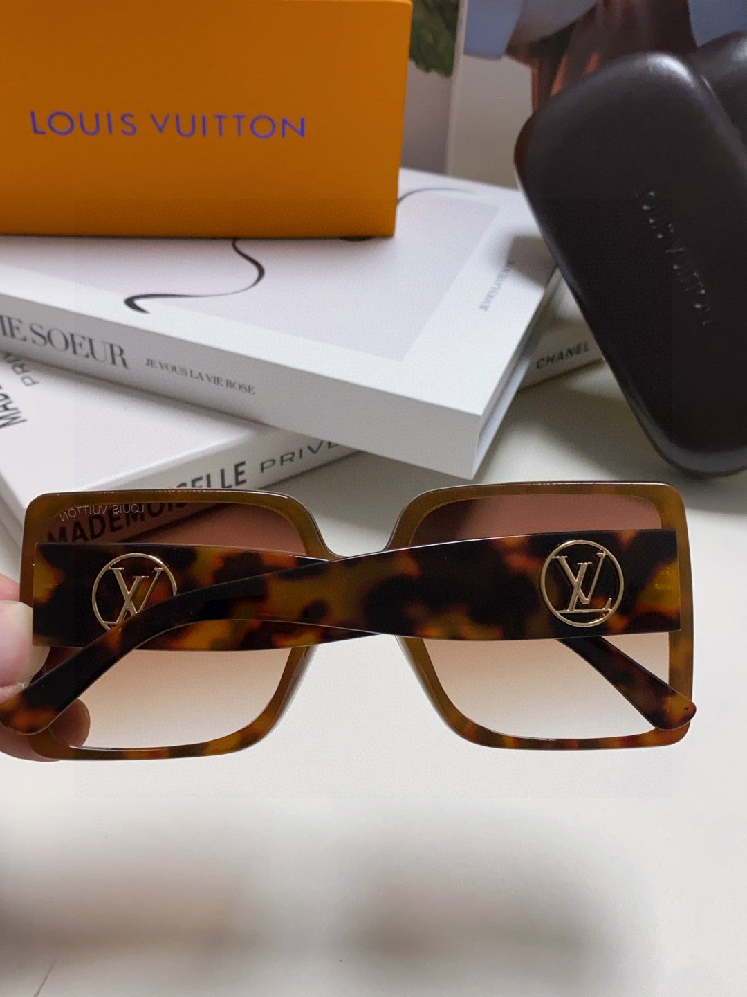 Louis Vuitton Polarized Oversized Red Lens Sunglasses for Women - detail image 4