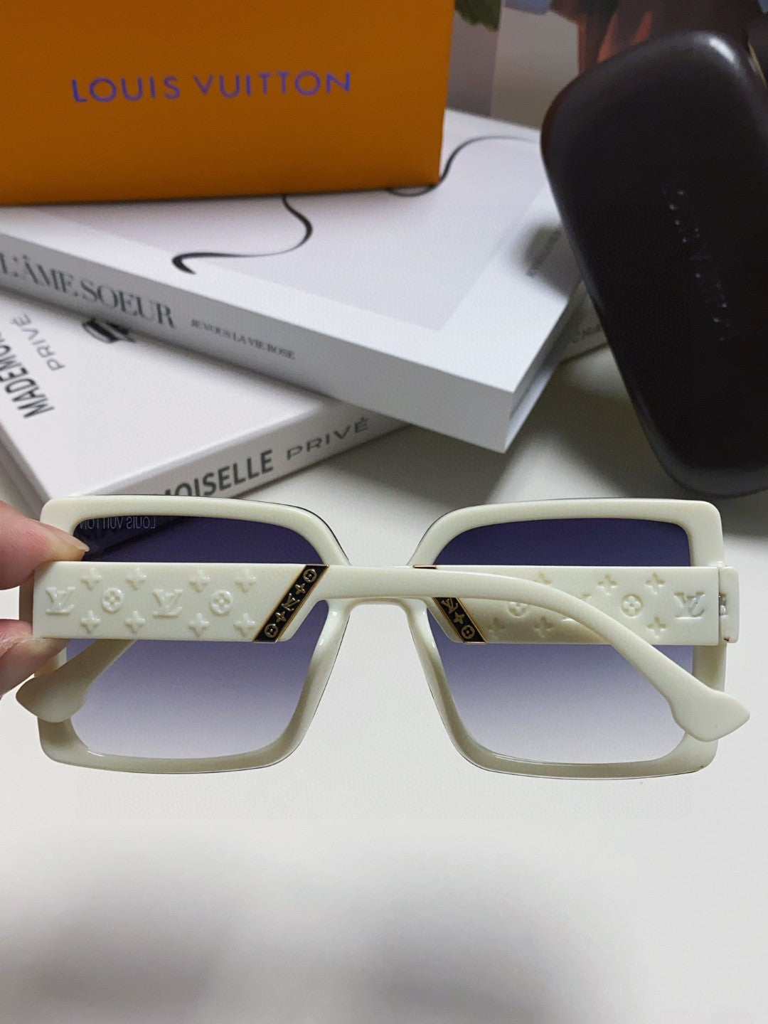 Louis Vuitton Oversized Blue Lens Sunglasses for Women - 414905 - detail image 4