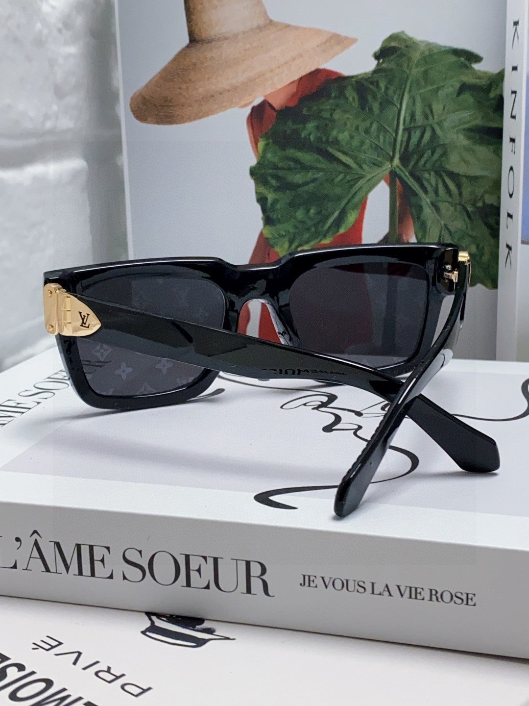 Louis Vuitton Fashion Gray Lens Sunglasses for Men & Women - 414907