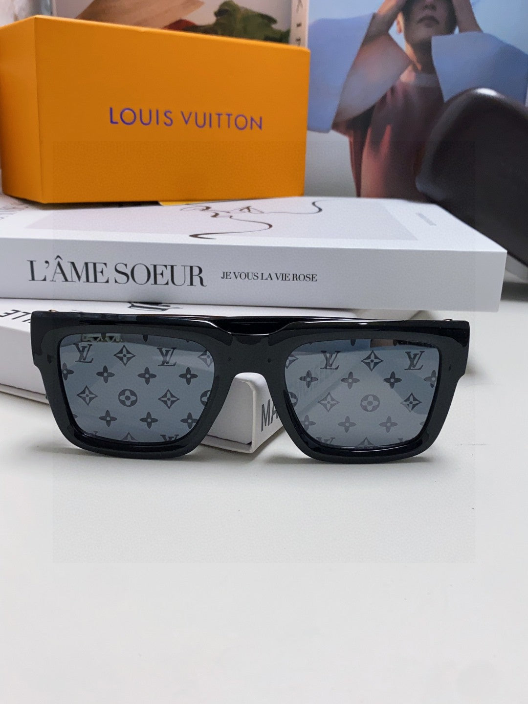Louis Vuitton Fashion Gray Lens Sunglasses for Men & Women - 414907 - detail image 5