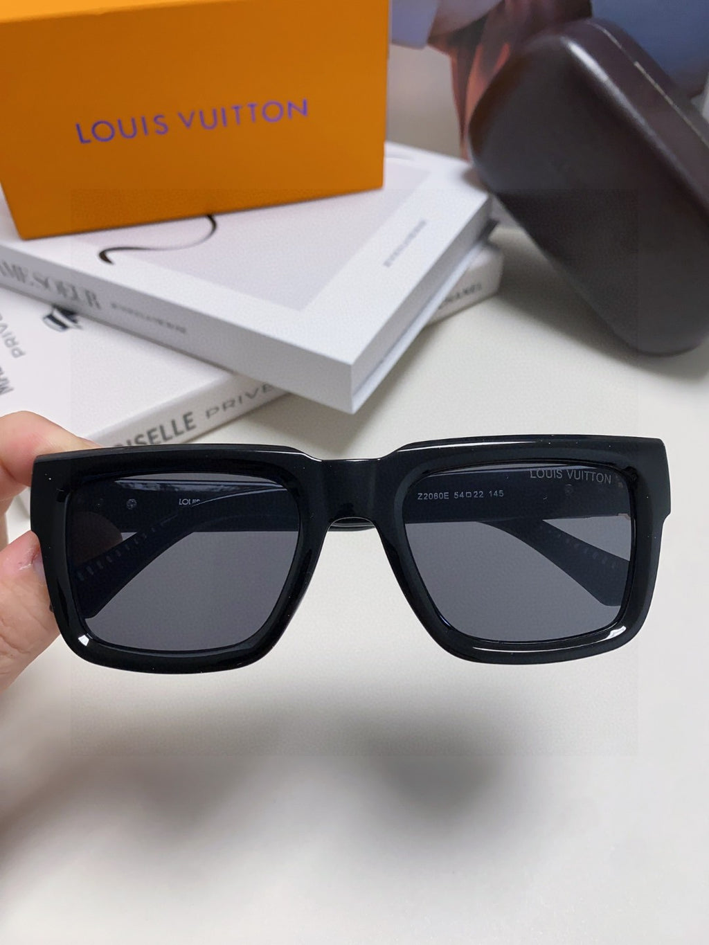 Louis Vuitton Fashion Black Lens Sunglasses for Men & Women - 414909 - detail image 3