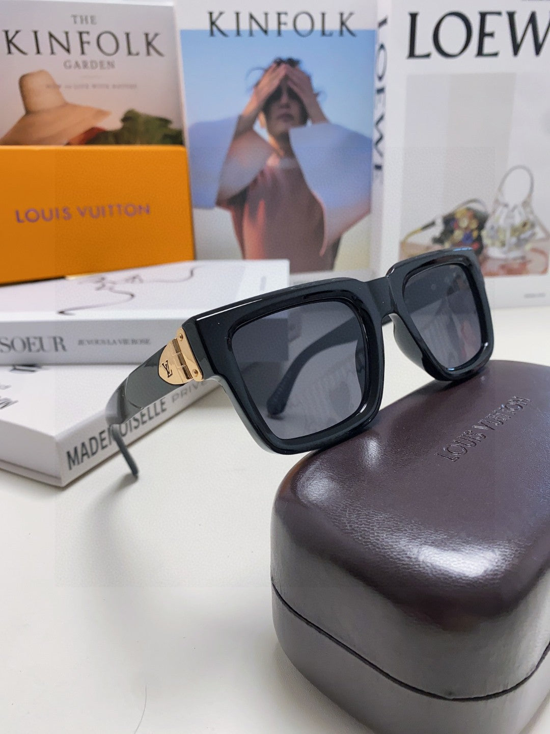 Louis Vuitton Fashion Black Lens Sunglasses for Men & Women - 414909 - detail image 7