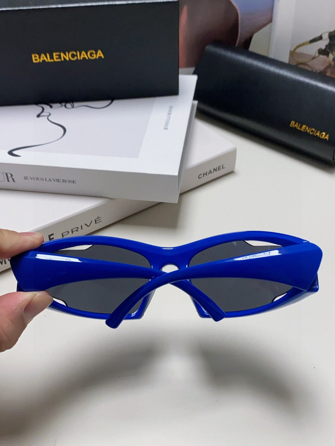Balenciaga BB0318S Fashion Blue Lens Sunglasses for Men & Women - 466015 - detail image 4