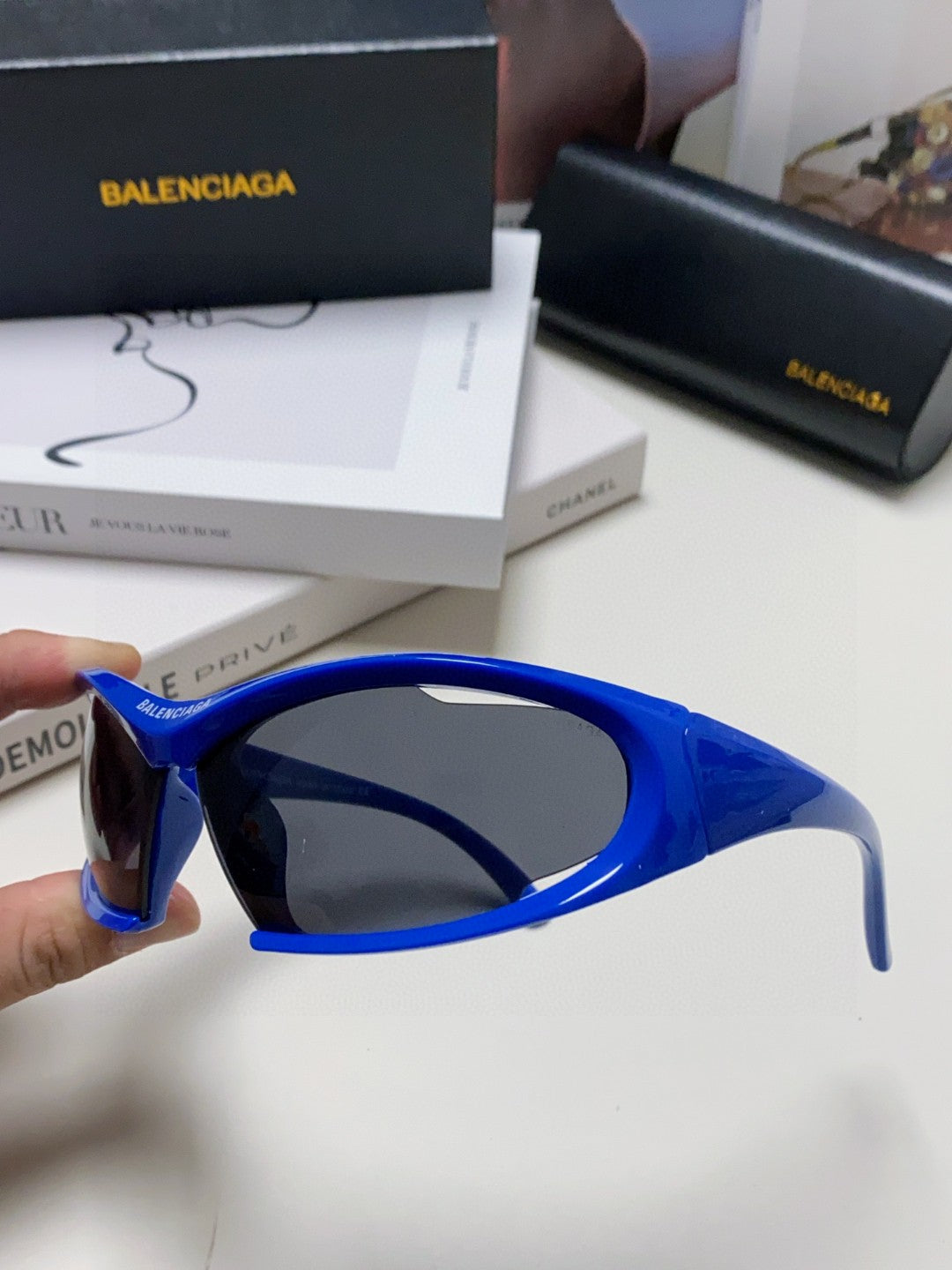 Balenciaga BB0318S Fashion Blue Lens Sunglasses for Men & Women - 382922 - detail image 5