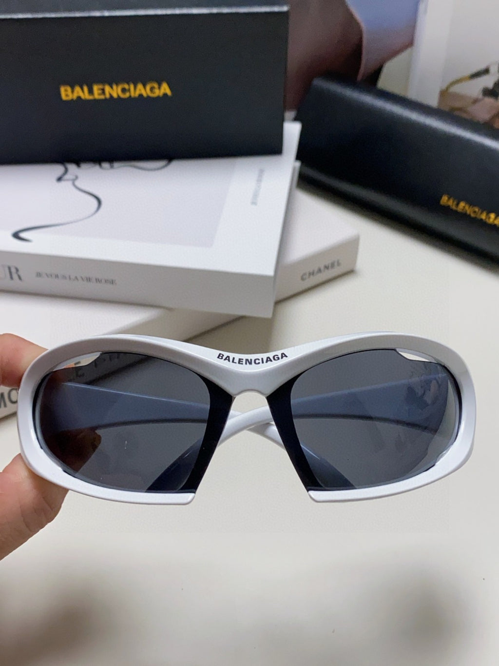 Balenciaga BB0318S Fashion Blue Lens Sunglasses for Men & Women - 382923 - detail image 3