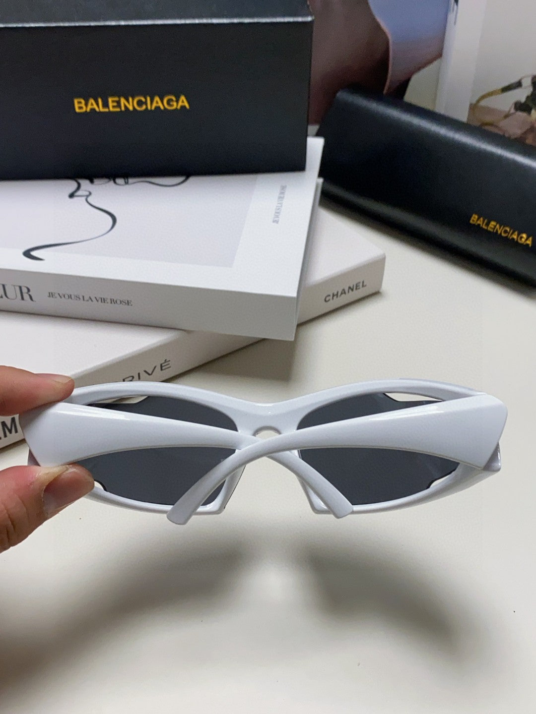 Balenciaga BB0318S Fashion Blue Lens Sunglasses for Men & Women - 382923 - detail image 4
