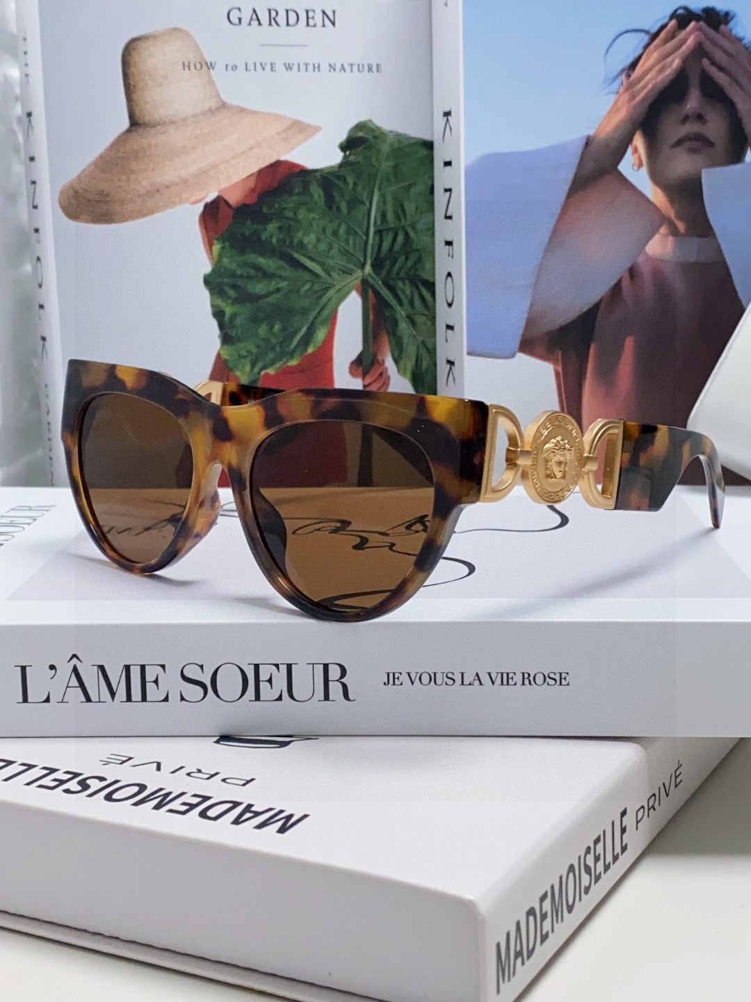 Versace Fashion Black Lens Sunglasses for Men & Women - detail image 2