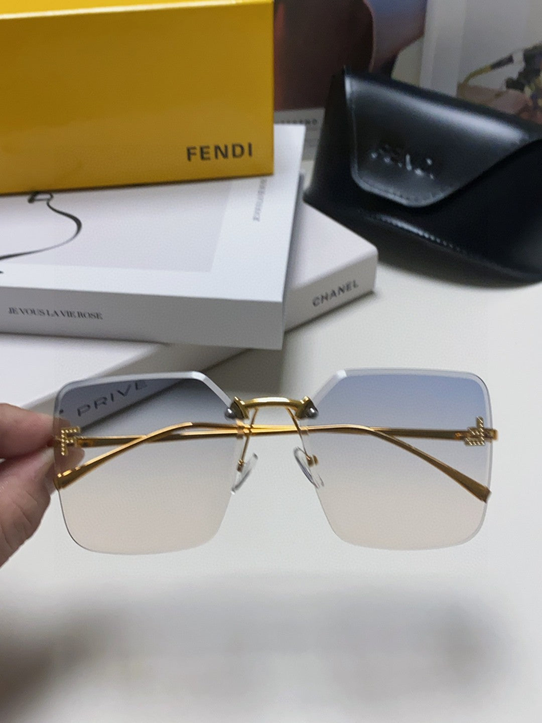 Fendi FE4082US Lightweight Metal Rimless Gray Lens Sunglasses for Men - 372453 - detail image 2