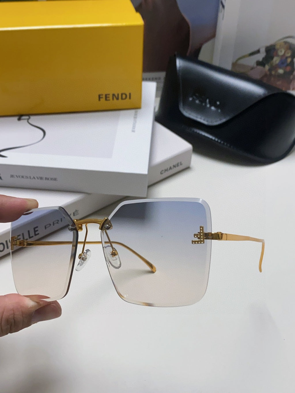 Fendi FE4082US Lightweight Metal Rimless Gray Lens Sunglasses for Men - 372453 - detail image 4