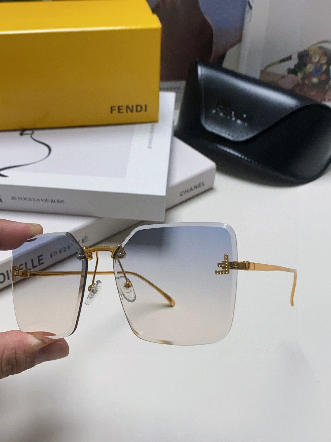 Fendi FE4082US Lightweight Metal Rimless Gray Lens Sunglasses for Men - 372453 - detail image 4