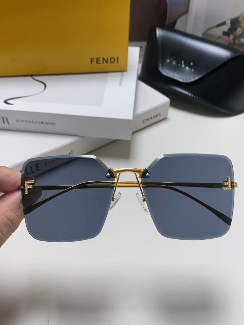 Fendi FE4082US Lightweight Metal Rimless Gray Lens Sunglasses for Men & Women - detail image 5