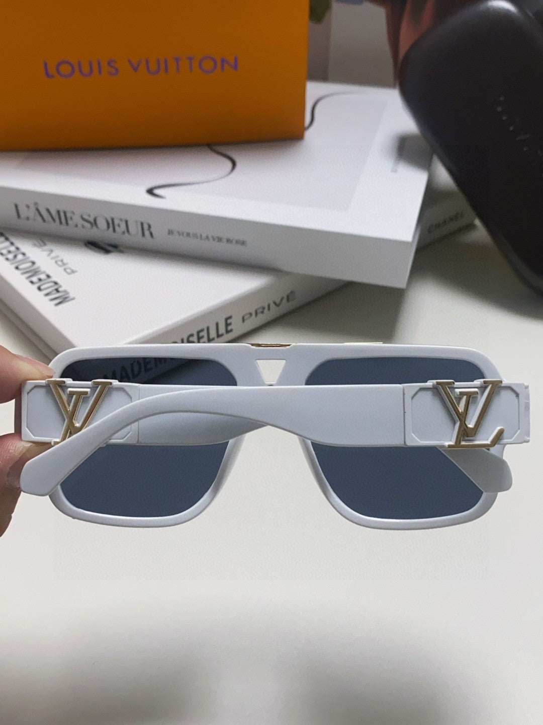 Louis Vuitton Square Blue Lens Sunglasses for Men & Women - 398165 - detail image 4
