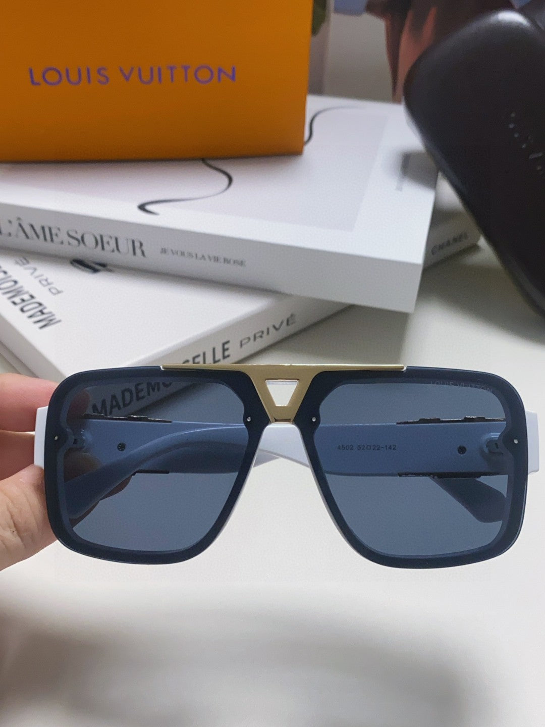 Louis Vuitton Square Blue Lens Sunglasses for Men & Women - 398165 - detail image 3