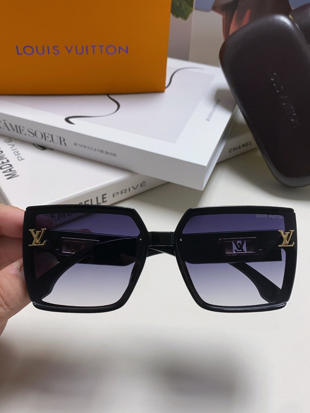 Louis Vuitton Polarized Oversized Gray Lens Sunglasses for Men & Women - detail image 3