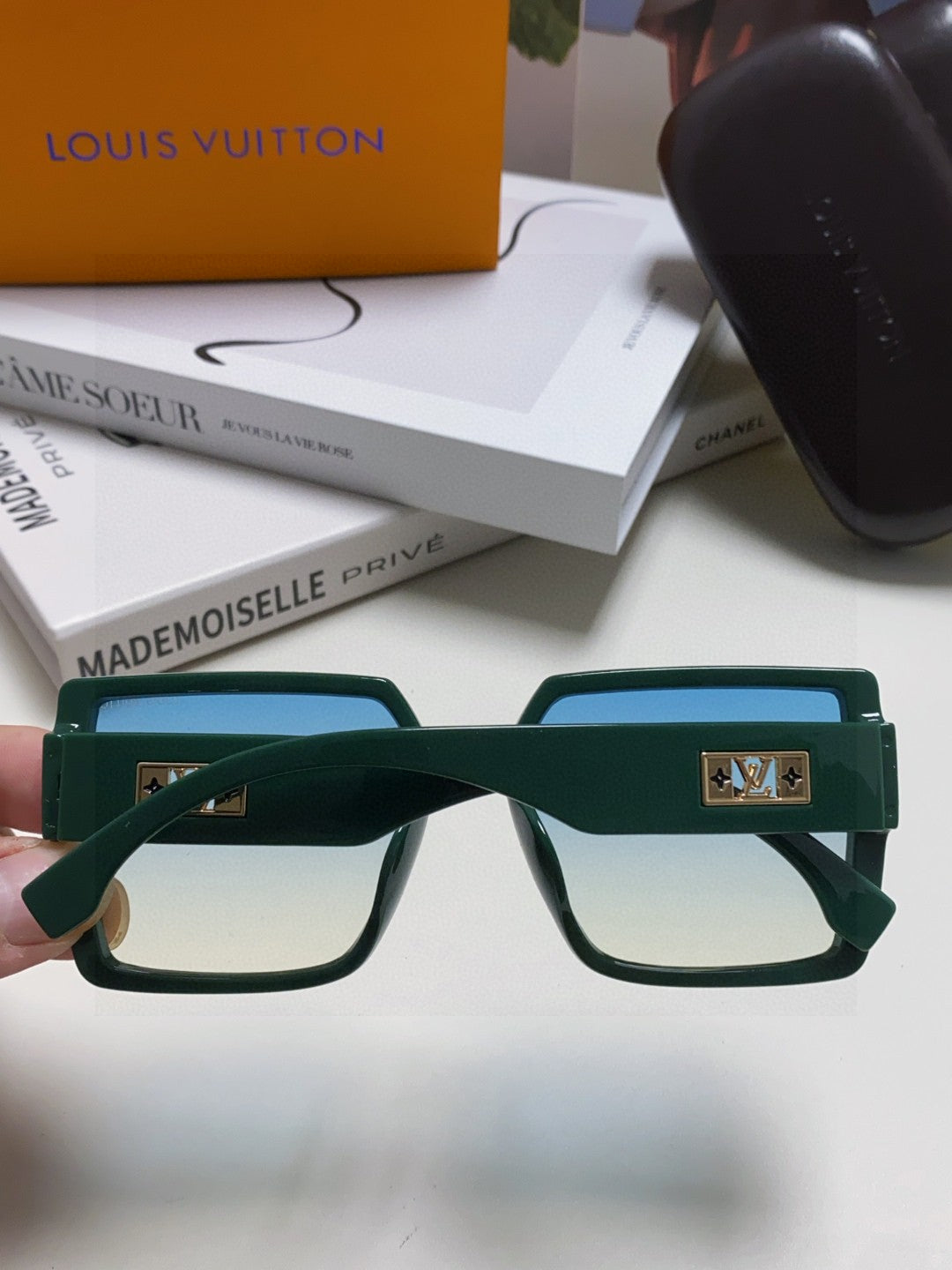 Louis Vuitton Polarized Oversized Black Lens Sunglasses for Men & Women - detail image 4