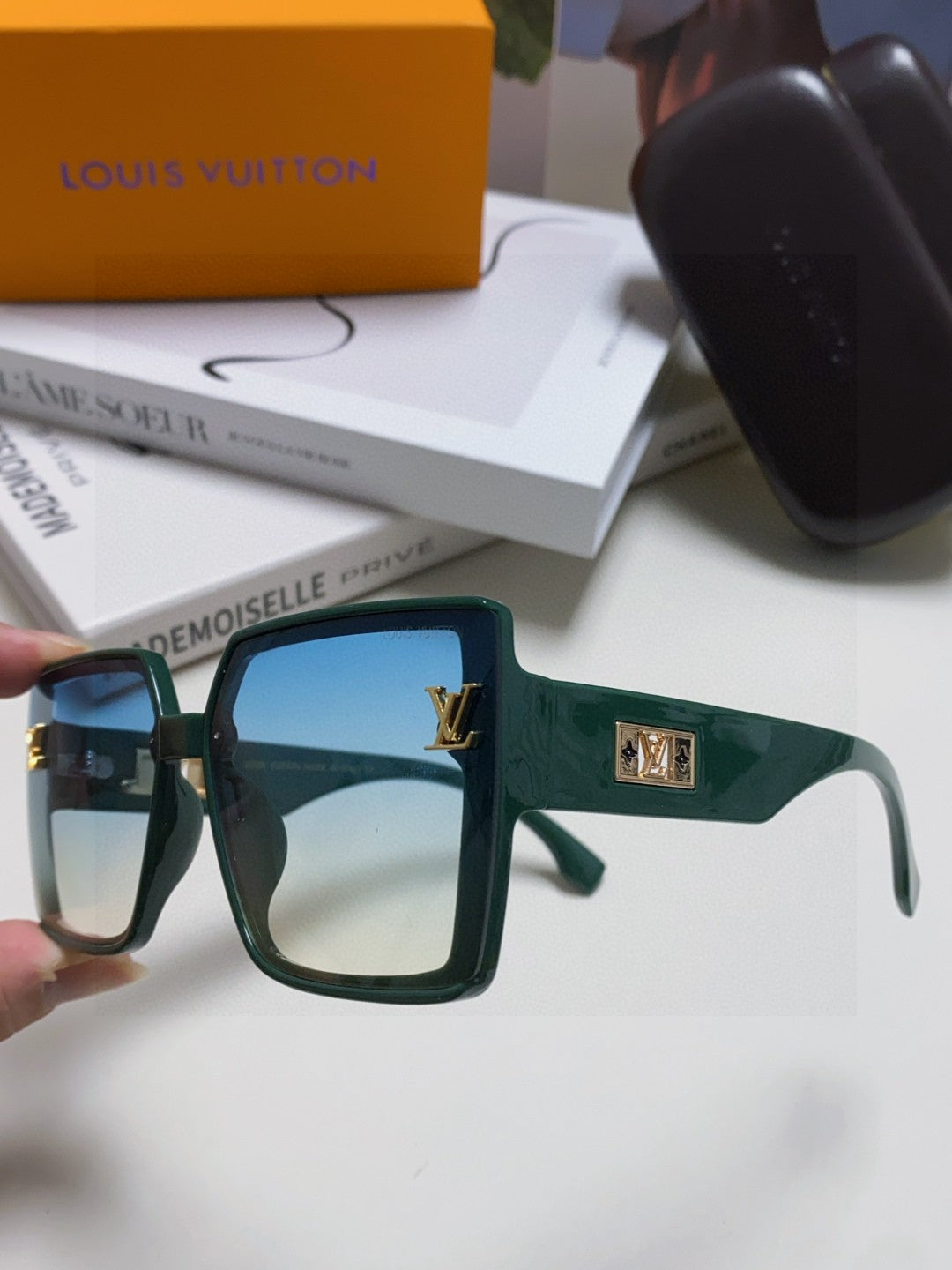 Louis Vuitton Polarized Oversized Black Lens Sunglasses for Men & Women - detail image 5