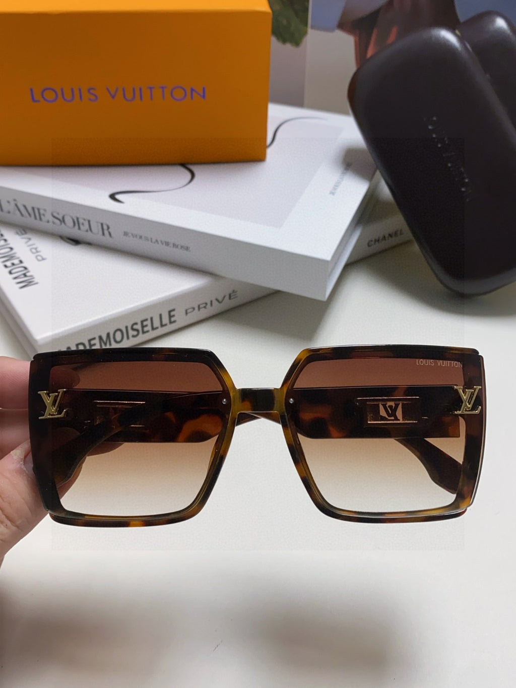 Louis Vuitton Polarized Oversized Brown Lens Sunglasses for Men & Women - detail image 3
