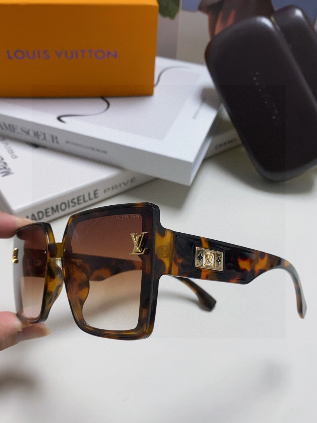Louis Vuitton Polarized Oversized Brown Lens Sunglasses for Men & Women - detail image 5