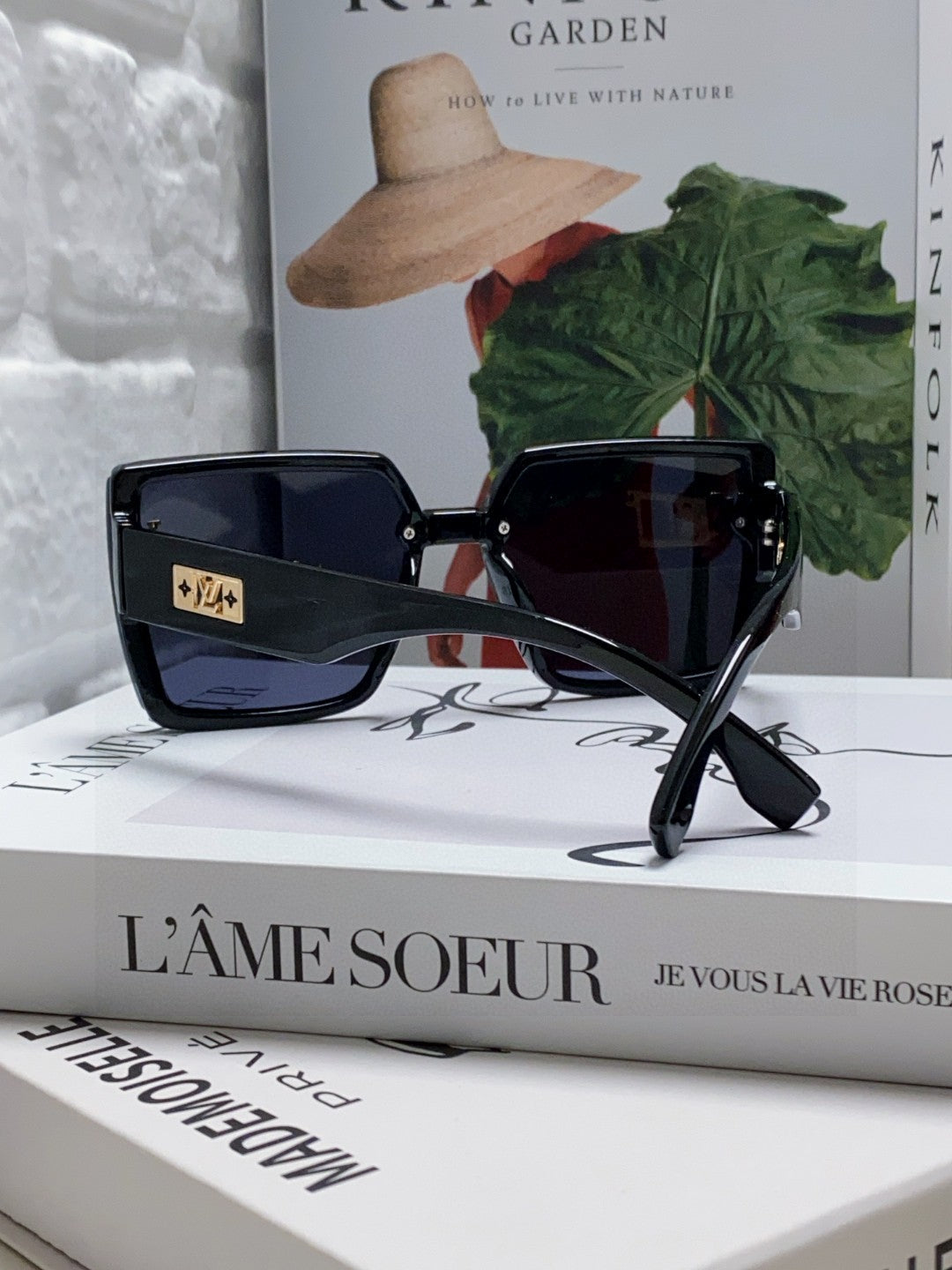Louis Vuitton Polarized Oversized Blue Lens Sunglasses for Men & Women - detail image 2