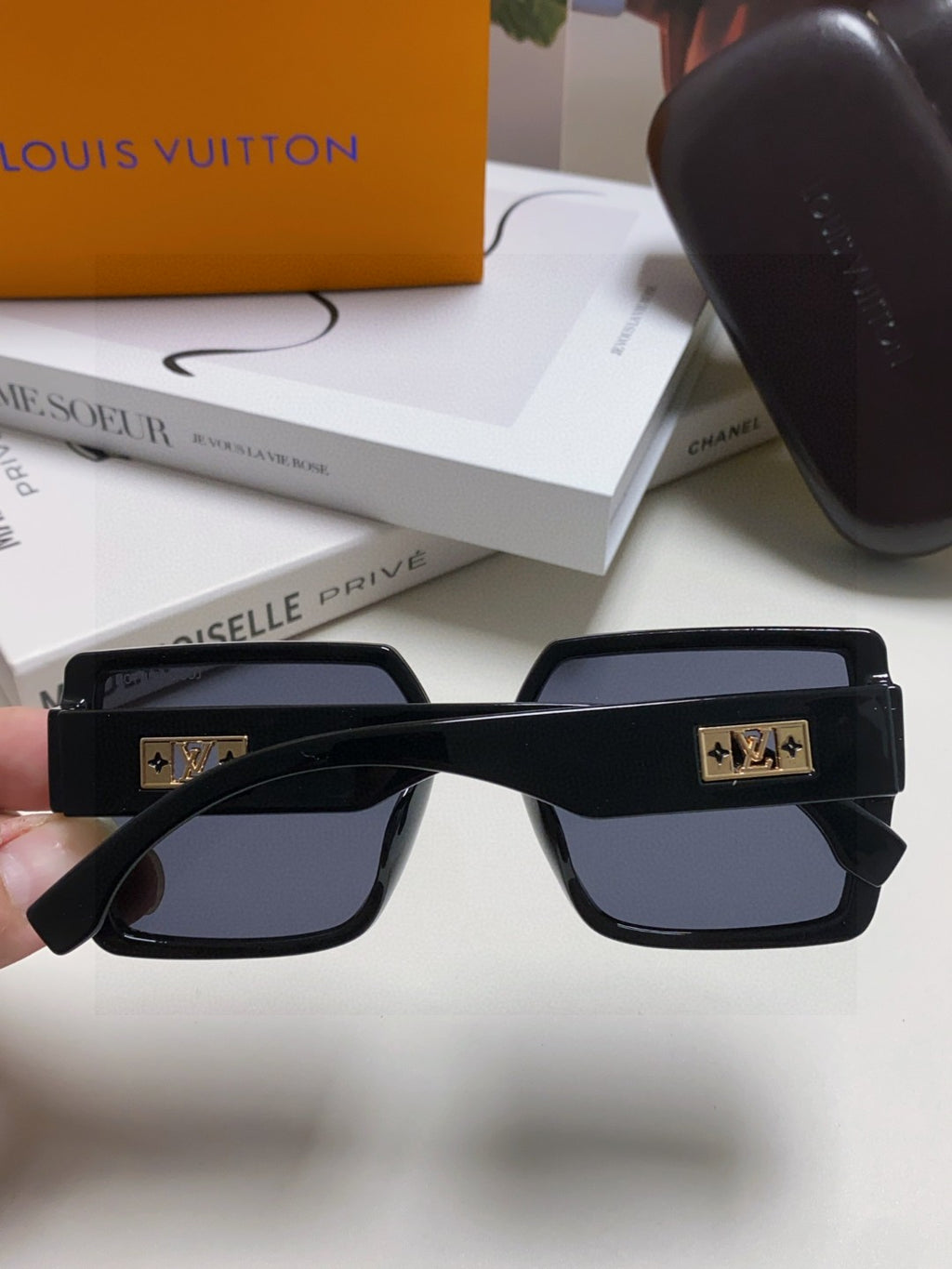 Louis Vuitton Polarized Oversized Blue Lens Sunglasses for Men & Women - detail image 4
