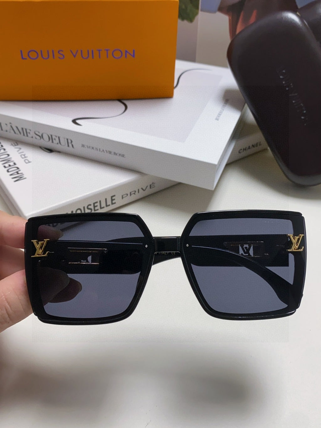 Louis Vuitton Polarized Oversized Blue Lens Sunglasses for Men & Women - detail image 3