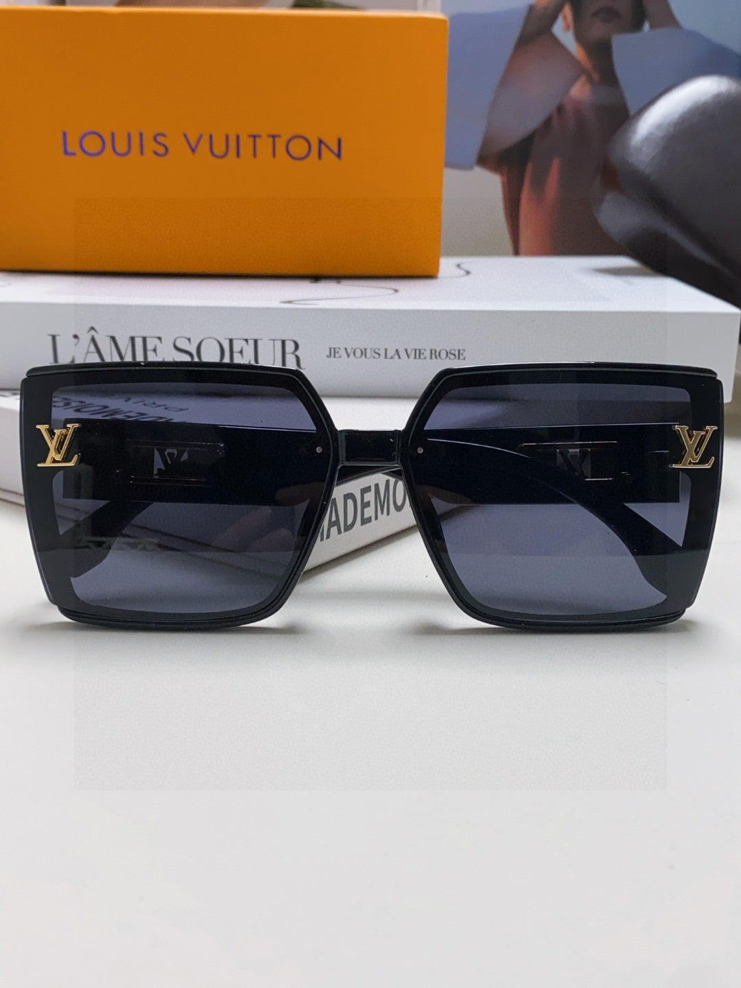 Louis Vuitton Polarized Oversized Blue Lens Sunglasses for Men & Women - detail image 6