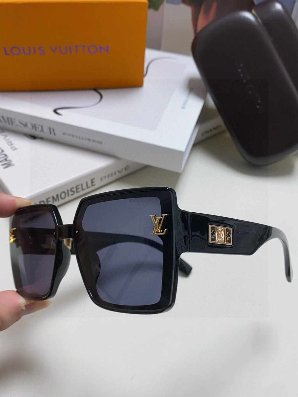 Louis Vuitton Polarized Oversized Blue Lens Sunglasses for Men & Women - detail image 5