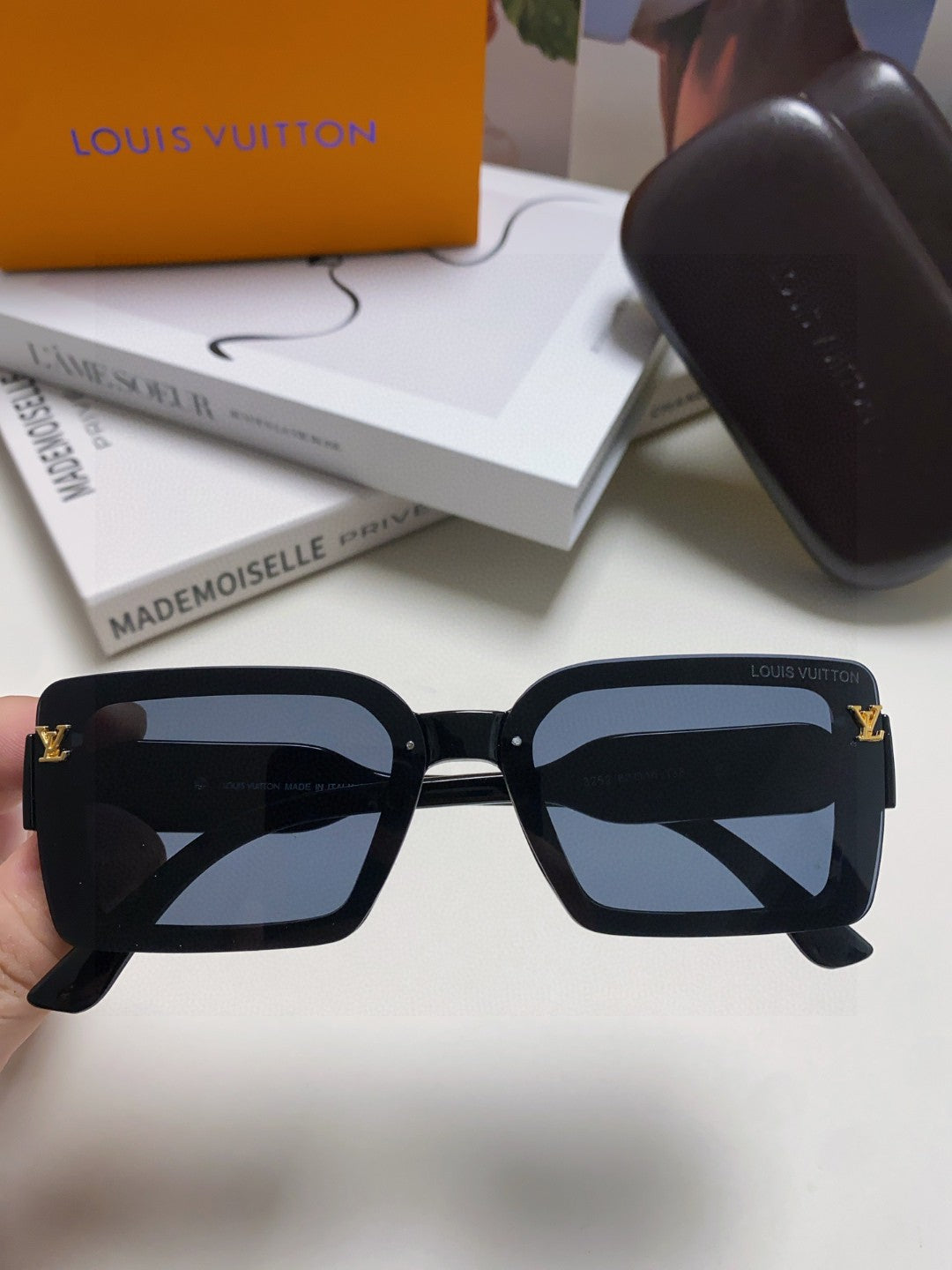 Louis Vuitton Polarized Square Gold Lens Sunglasses for Women - detail image 2