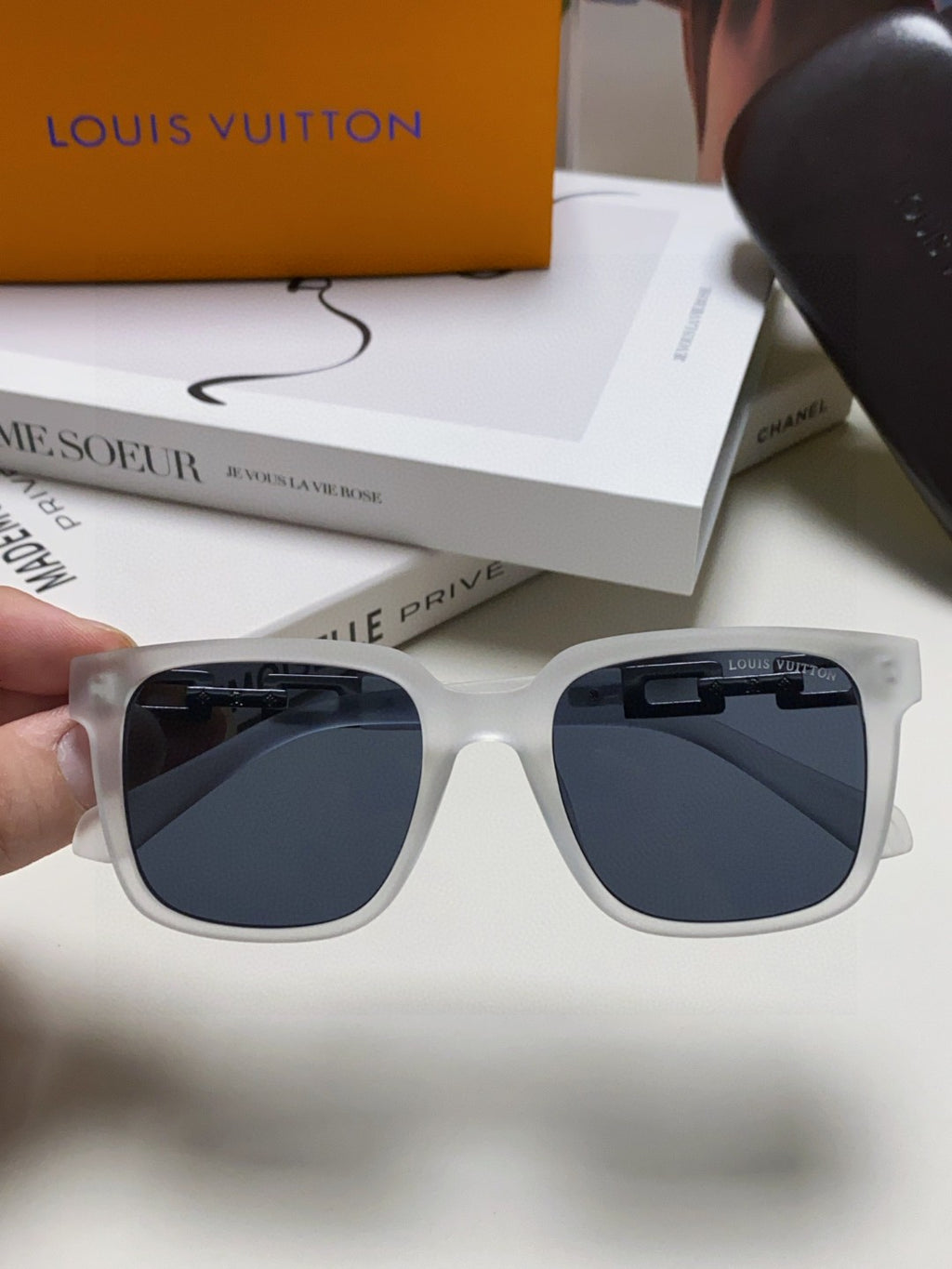 Louis Vuitton Square Blue Lens Sunglasses for Men & Women - 371393 - detail image 3