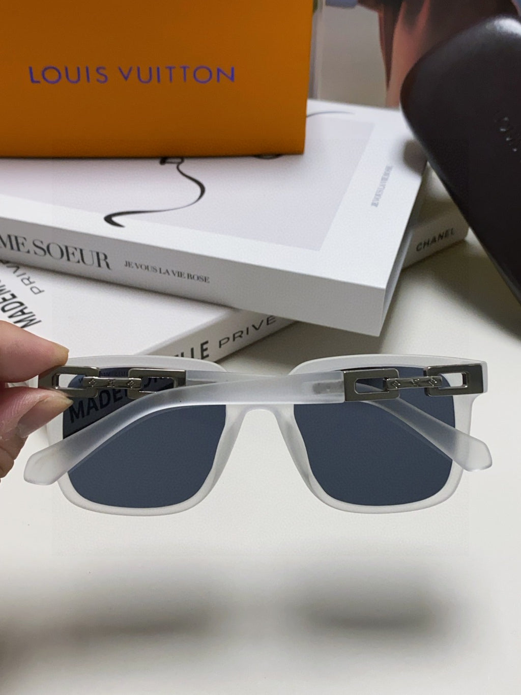 Louis Vuitton Square Blue Lens Sunglasses for Men & Women - 371393 - detail image 4