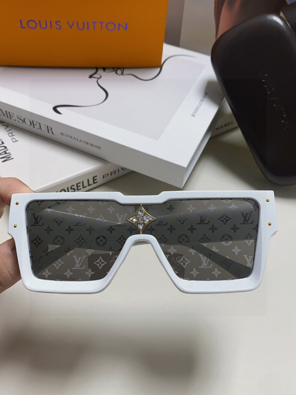 Louis Vuitton Square Gray Lens Sunglasses for Men & Women - 371395 - detail image 3