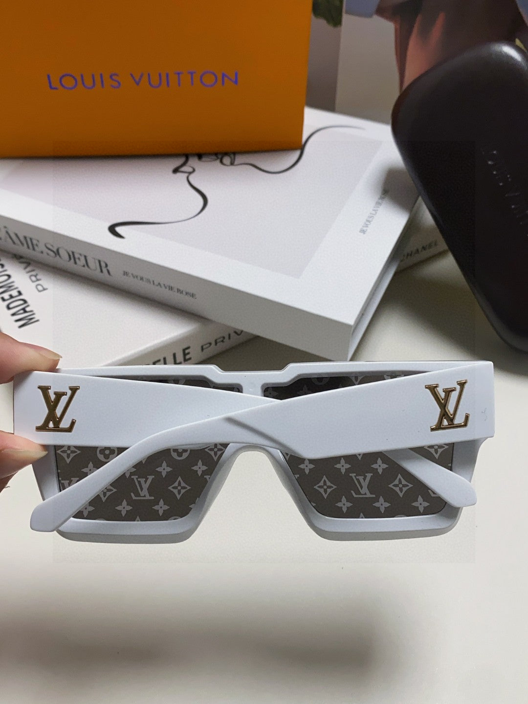 Louis Vuitton Square Gray Lens Sunglasses for Men & Women - 371395 - detail image 4